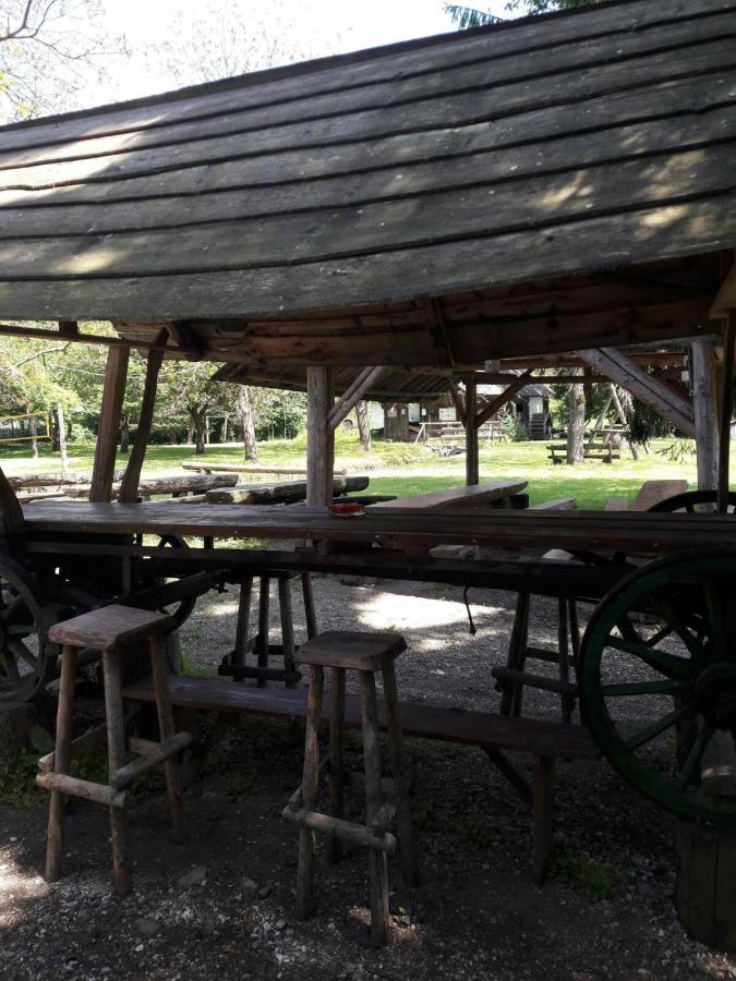 Kamp Na Otoku - Ljubno Ob Savinji Hotel Kültér fotó